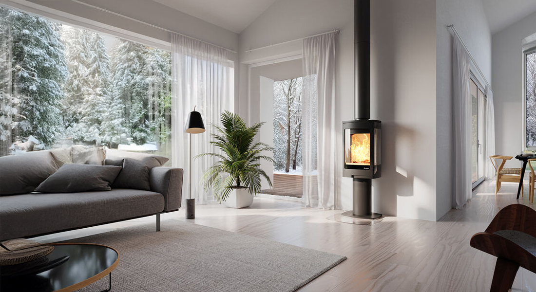 Nordpeis Duo-serien – elegant vedovn med store glassflater i moderne stue