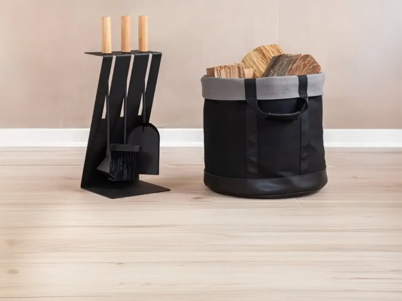 Peistilbehør ved siden av vedovn